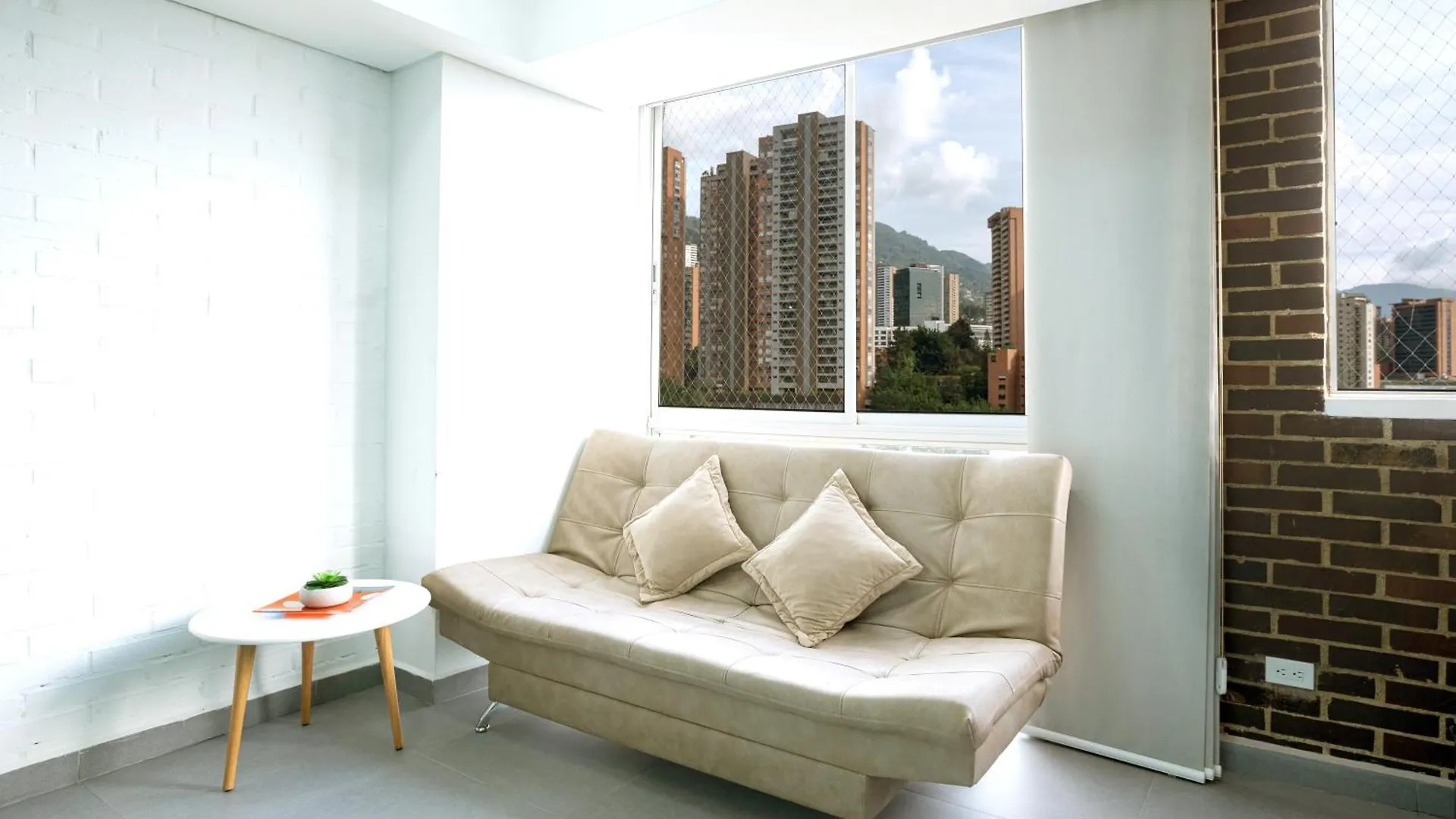 Beautiful Apt In Poblado-Tesoro Near Provenza! Medellin Apartment