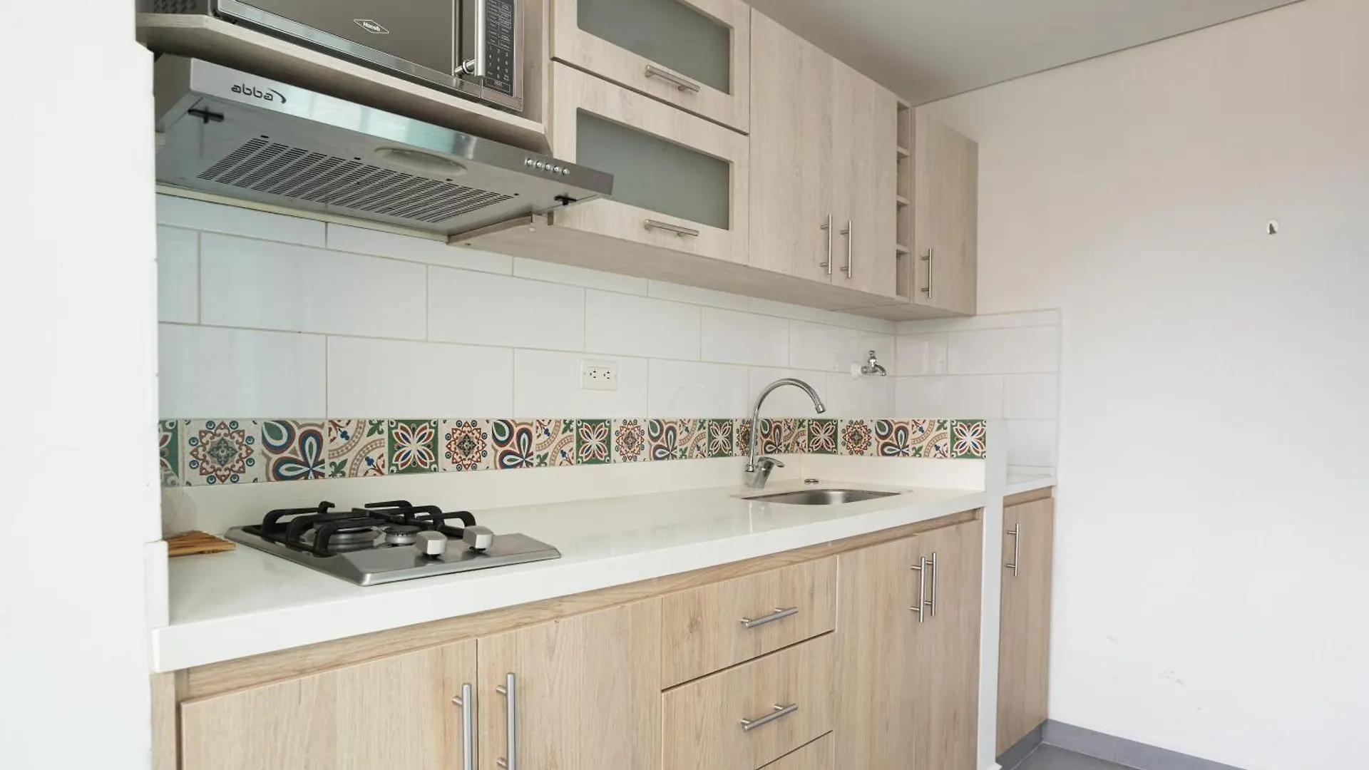 Beautiful Apt In Poblado-Tesoro Near Provenza! Medellín 0*,  Kolumbia